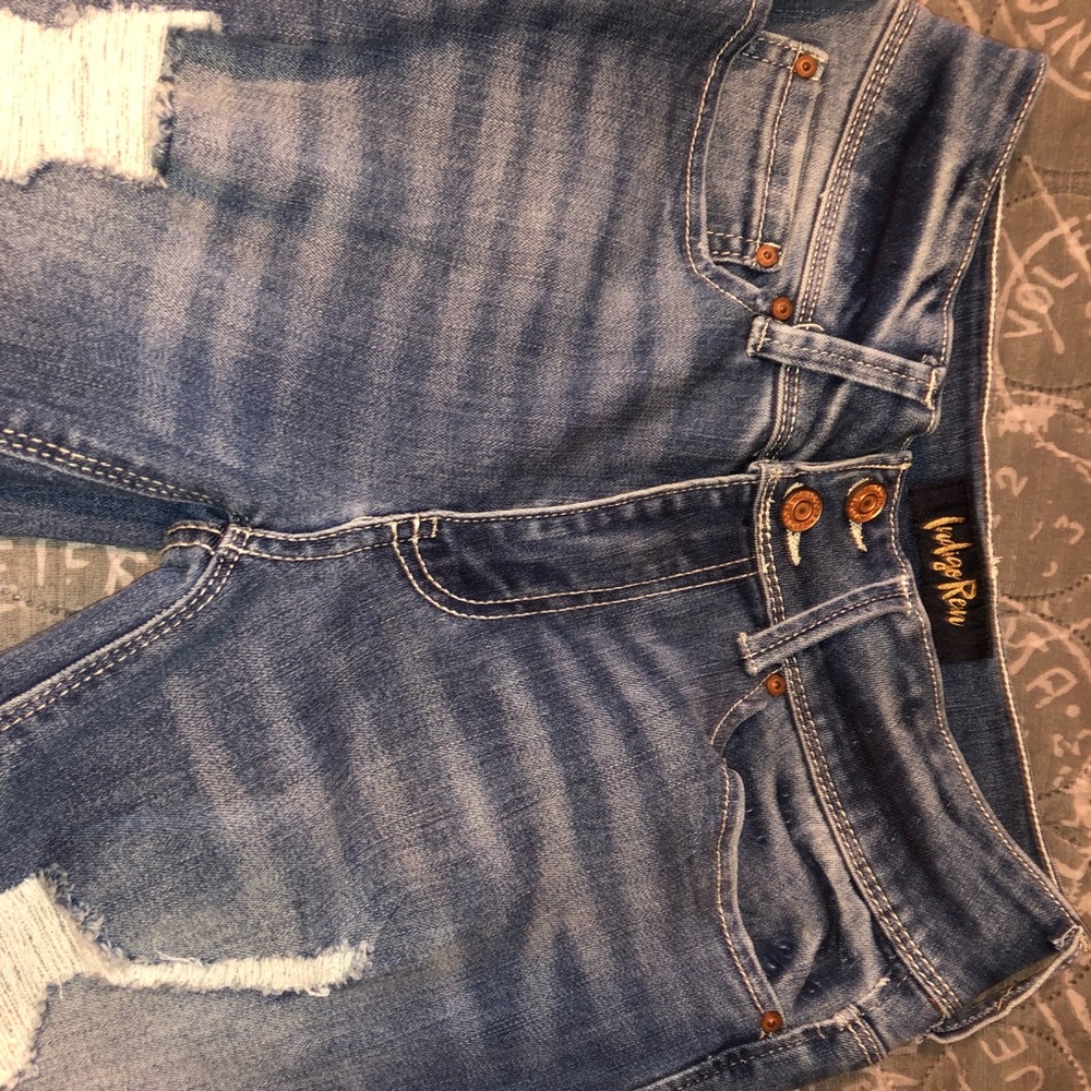 Distressed jeans - Picture 4 of 6